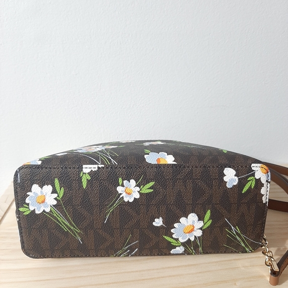 Nwt MK Cindy crossbody - Picture 4 of 7